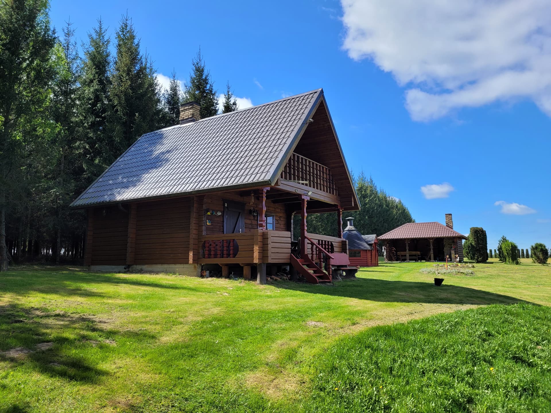 Sodyba prie tvenkinio