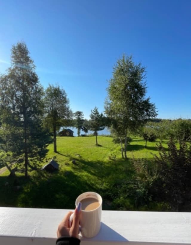 Sodyba ant ežero kranto