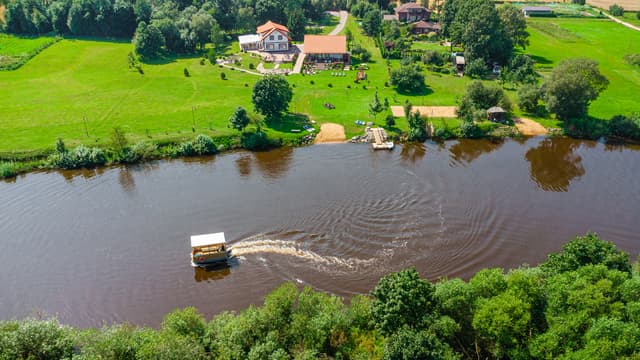 Sodyba-vila  ant Minijos upės kranto