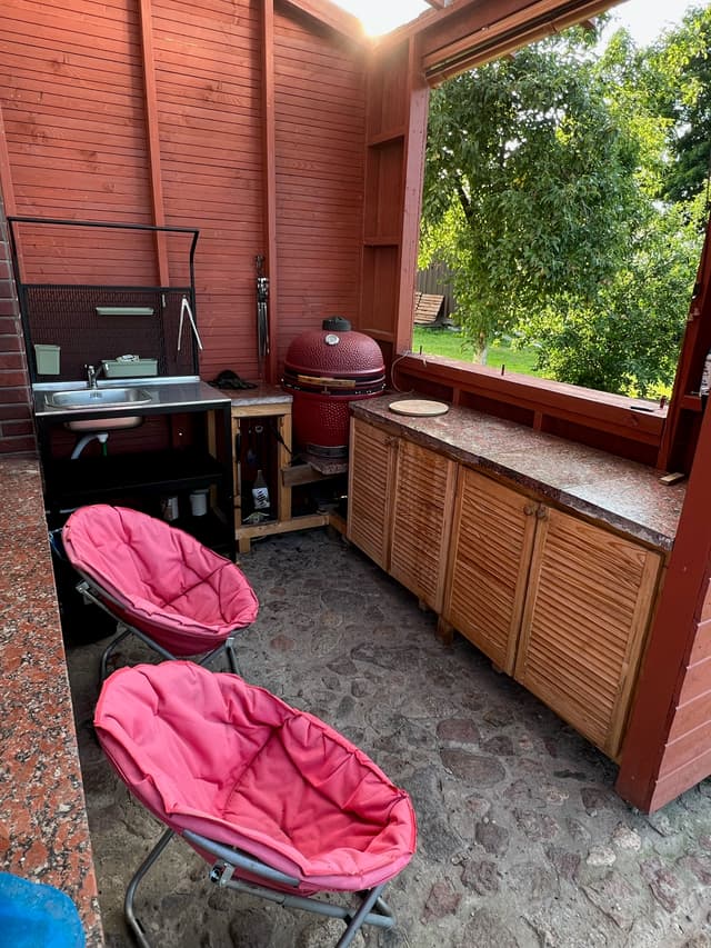 Sodyba ant upės Minijos kranto