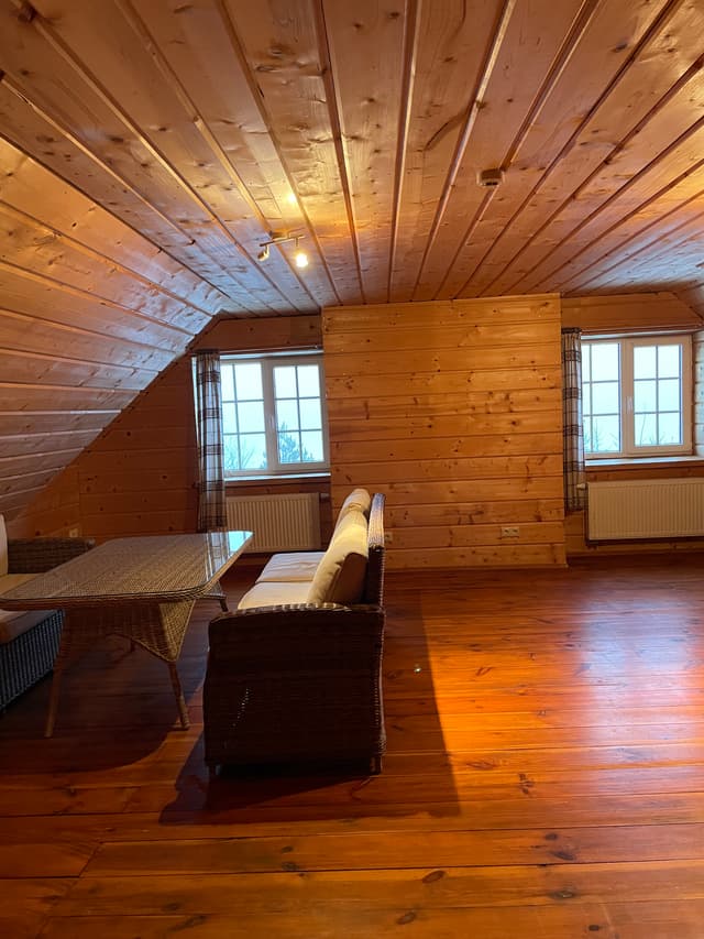 Sodyba ant ežero kranto