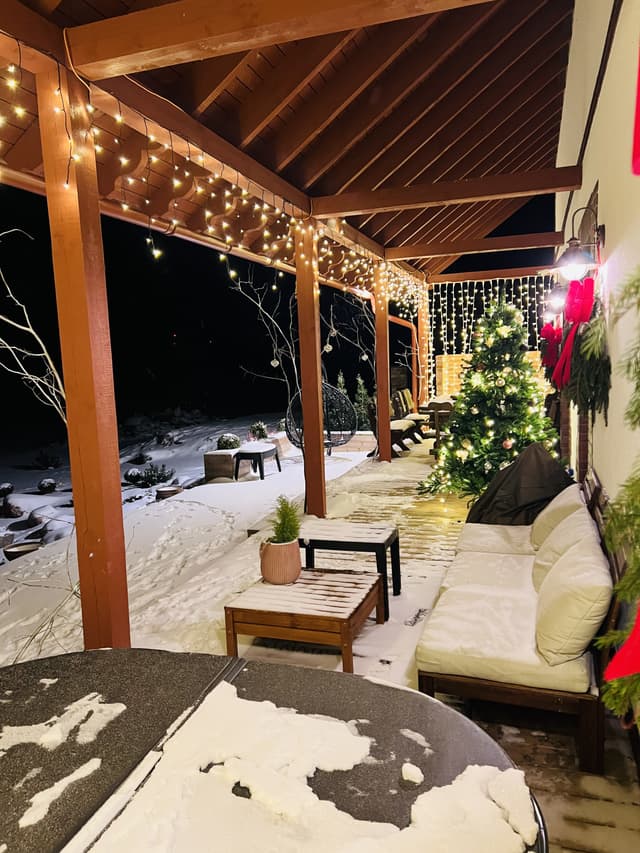 Sodyba ant upės Minijos kranto